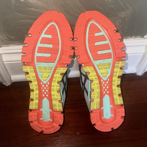 EUC ASICS women’s running shoes size 8.5 - Picture 2 of 3